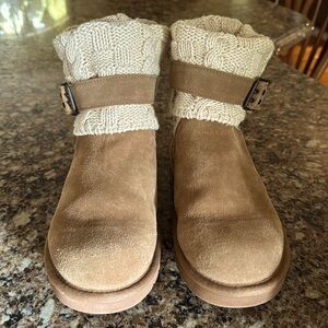 UGG Suede boot. Like New. Size 8.